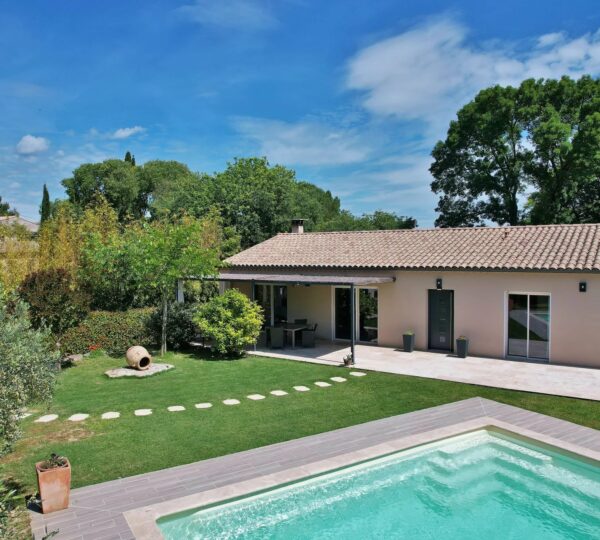 House with garden and pool
