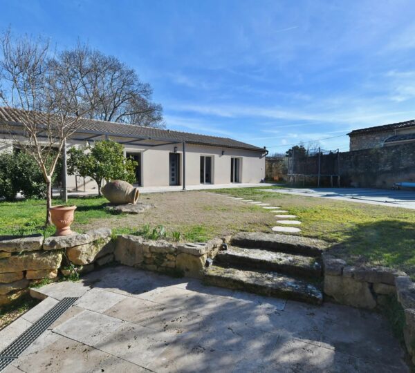 Villa avec jardin et piscine