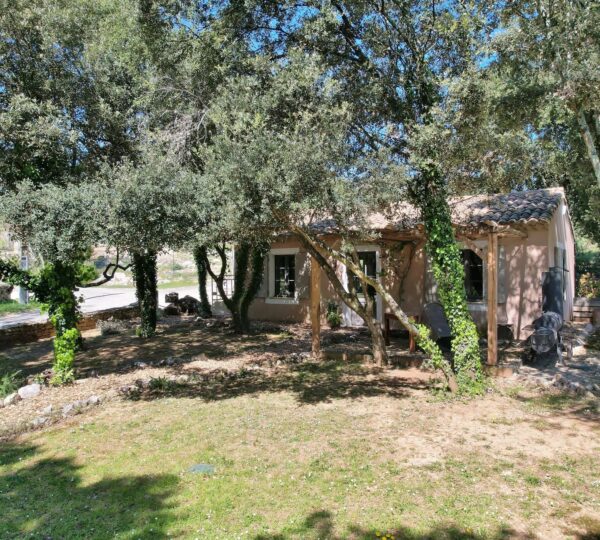 Au cœur de la garrigue, maison méridionale