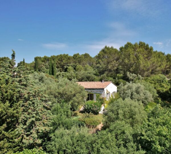 Charmante villa au cœur d'un jardin paysagé et arboré