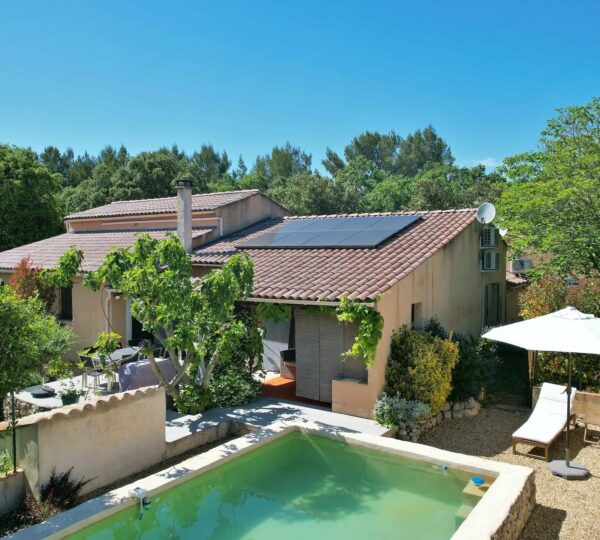 Maison familiale avec piscine et gîte indépendant - Terrain 1200m