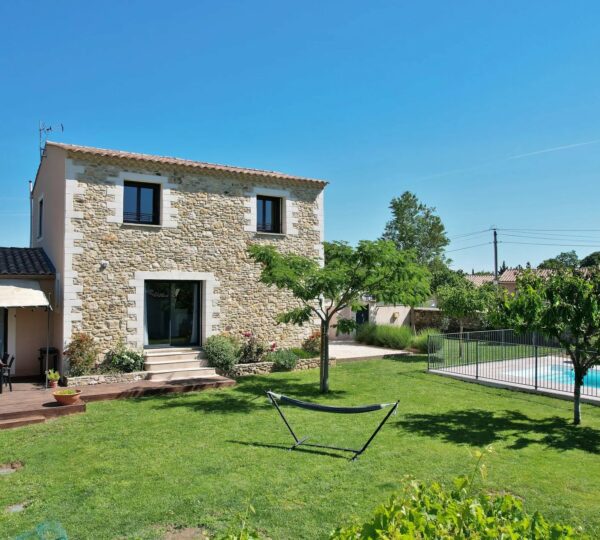 Superbe villa contemporaine avec piscine à 5 minutes d'Uzès