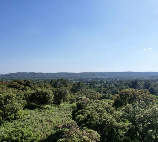 1,490 m2 building lot, 15 km from Uzès