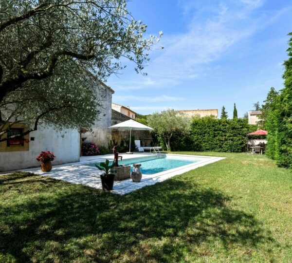 Belle maison de village avec jardin et piscine