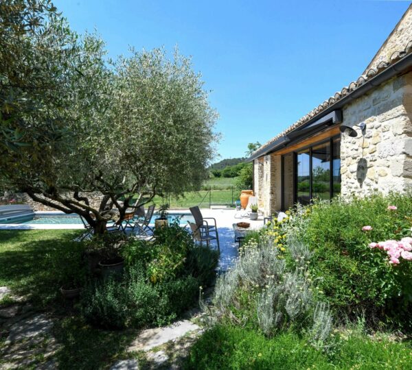 Demeure de caractère avec jardin et piscine à 3,5 km d’Uzès