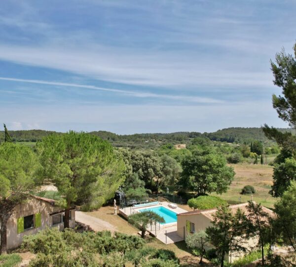 Charmantes maisons (130 m²) au cœur d'un parc de plus d'un hectare