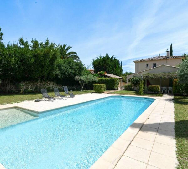 Uzès: 145 m² Southern-style home with a garden, spa, and pool