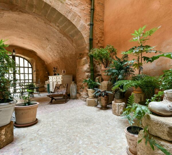 15th-century character home located within the village’s medieval fort