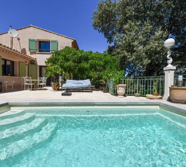 A 175-square-meter southern-style house located 8 km from Uzès