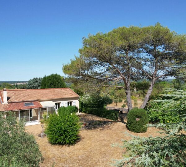 Uzès : Maison méridionale avec jardin à 1.5 km du centre historique