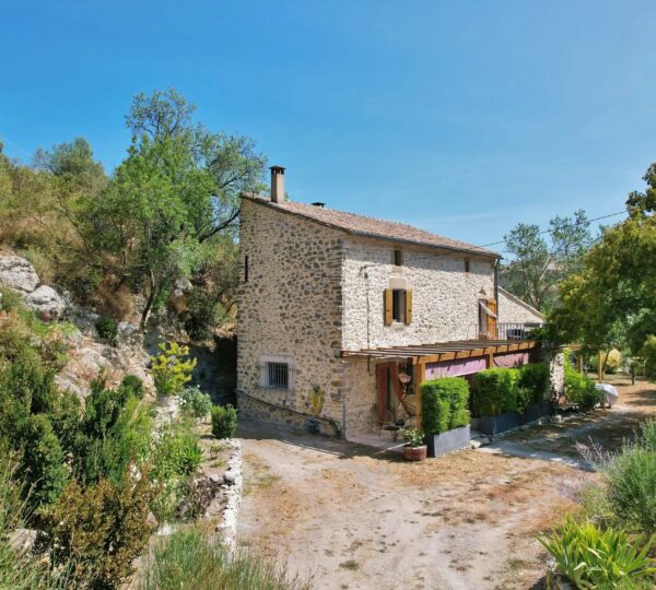 Maison de village en pierre à 15 minutes d'Uzès