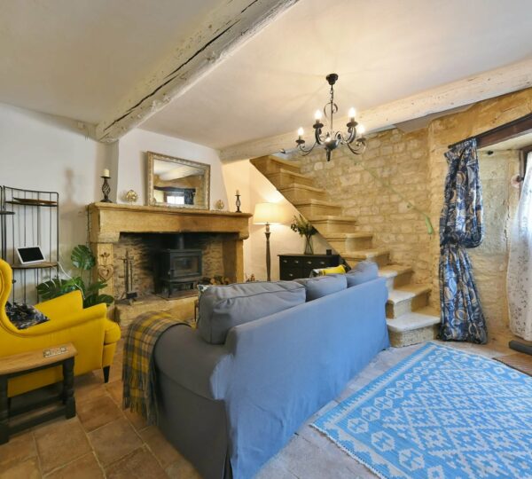 Maison de village en pierre avec terrasse tropézienne