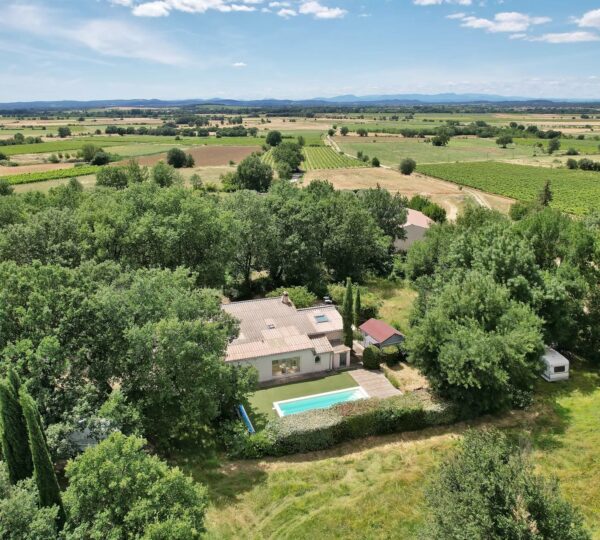 Elegant single-storey villa with swimming pool in a privileged environment, 7 km from Uzès