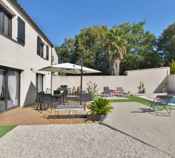 Jolie Villa avec jardin et piscine, proche d'Uzès