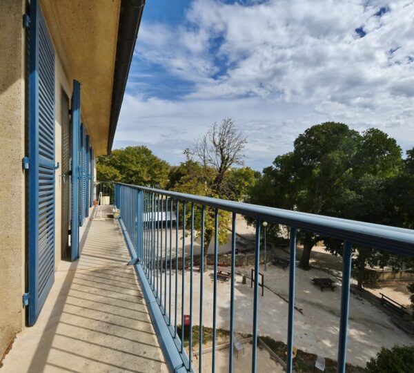 Uzès centre-ville – Appartement de 170m² environ, beaux volumes et fort potentiel